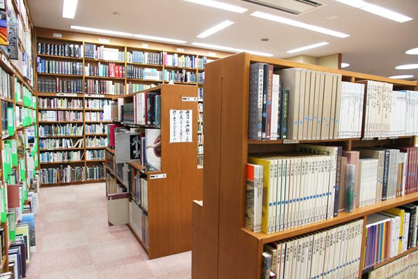 レファレンスコーナー（調査・相談）の写真