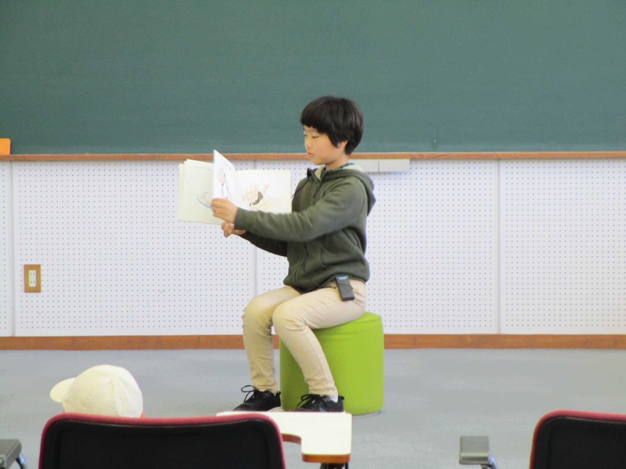 学生・一般によるおはなし会の写真1